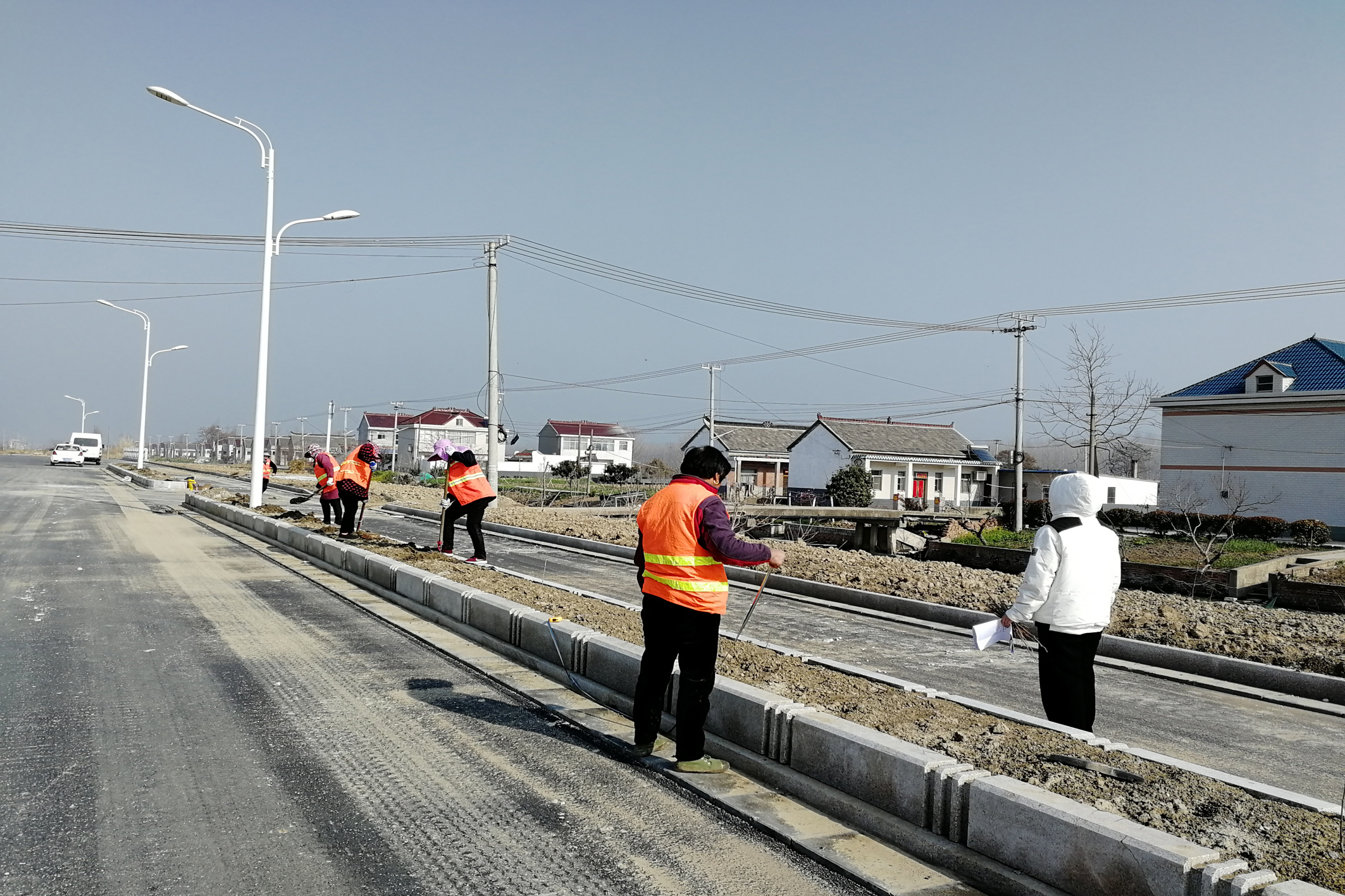 技術(shù)人員現(xiàn)場(chǎng)定點(diǎn)放線