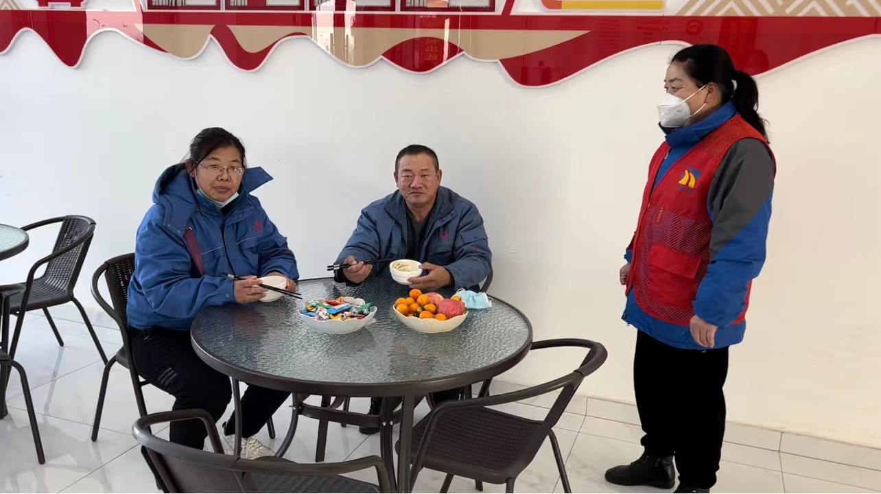 服務(wù)區(qū).jpg 服務(wù)區(qū).jpg