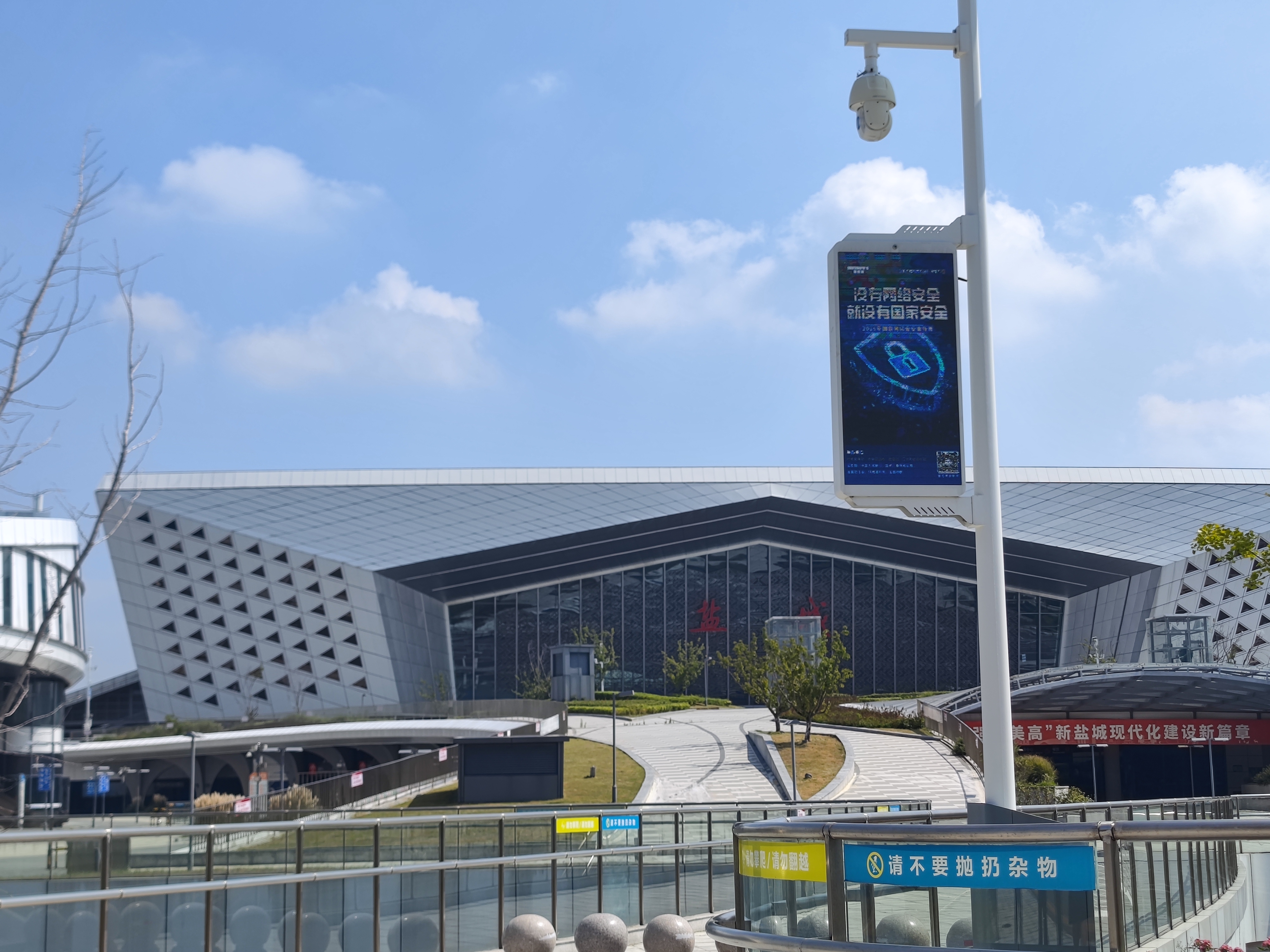 高鐵站屏幕宣傳.jpg